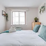Perfect Apartment In Canada Water With Parking