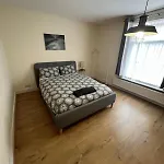 The Big 3 Bedroom London House 2 Bathrooms