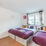 Heads On Bed- London Excel Royal Victoria Dock O2