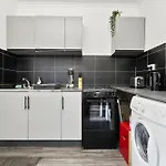 Cozy Twin Bed Retreat In City Center