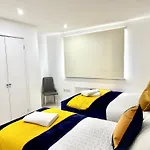 2 Bed, 2 Bath, Ground Floor Whole Apartment With Parking, Near Central London & Stratford, Close To Station, Zone 2