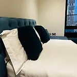 Luxury High Rise 2-Bed With Lovely View In Canary Wharf