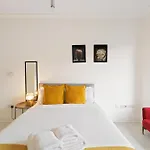 Modern Two Bed Apartment London