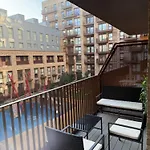 Stunning 2 Bed In Royal Wharf Next To Excel & London City Airport