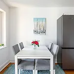 Modern Home Near Central London