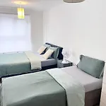 Stratford London 2 Bedroom Stay