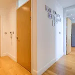 Modern 1-Bed Entire Apartment, London Zone 2