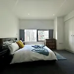 Luxe , Balcony , Gym , City Views , 5 Minutes To Station