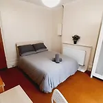 Shared House E11