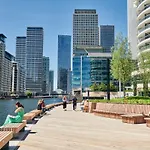 Londwell, Canary Wharf Riverside Retreat, Balcony & Views