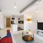 Modern 2-Bed Apartment With Balcony In Stratford