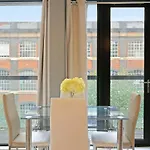 Modern 2-Bed Apartment With Balcony In Stratford