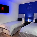 Top Floor Skyline Suite 1 Bed