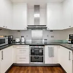 Londwell, Canary Wharf River Thames Balcony Retreat