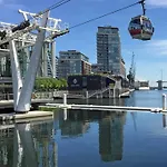 Londwell, Canary Wharf River Thames Balcony Retreat