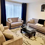 3Bed 2Bath House-Free Parking-Hi Speed Wifi-Garden-Entire Home-2Mins From Train Station