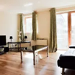 Oyo Home 139 Meridian Place 2 Bed
