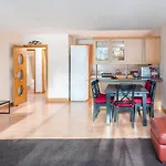Bright 2 Bed 2 Bath Apt Near Canary Wharf