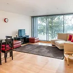 Bright 2 Bed 2 Bath Apt Near Canary Wharf