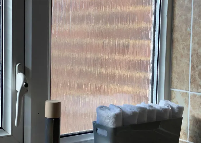 Bright, Spacious, Modern Interior Decor 2 Bedrooms Apartment With Amazing Views