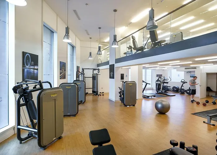 Stylish Fully-Equipped One Bedroom Apartment With Extra Sofa Bed, Free Secure Parking, Onsite Gym, 24Hr Security & Concierge