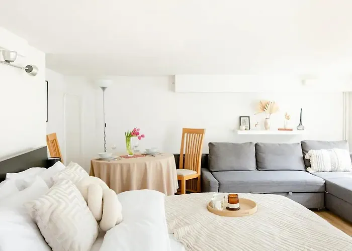 Garden Flat On Leafy Cator Estate In Blackheath