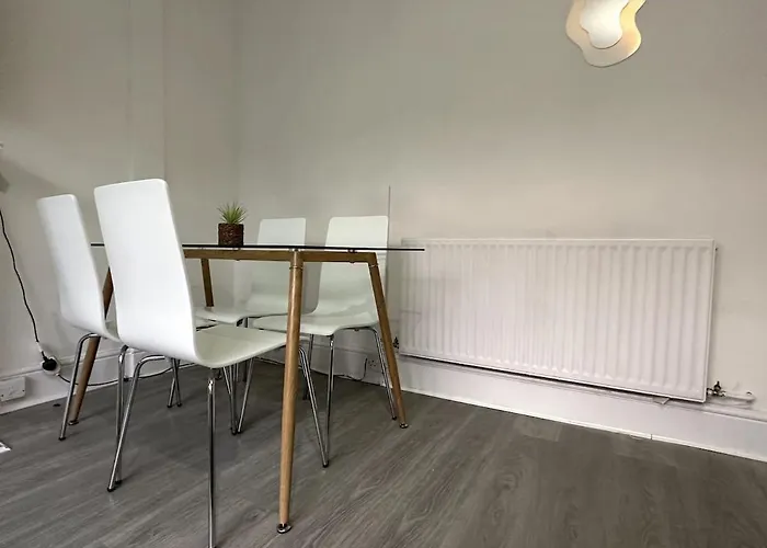 Wonderful 2 Bedroom On Tower Bridge