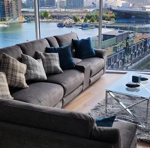 Luxury 2 Bed Apartment Excel London