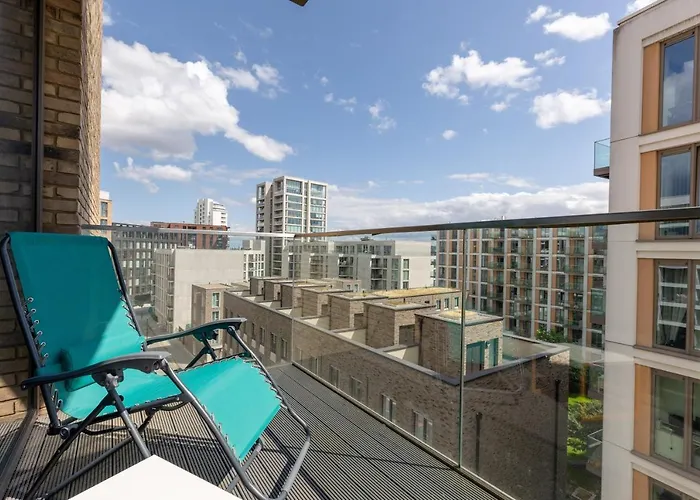 Dockside Apartment With Scenic Views