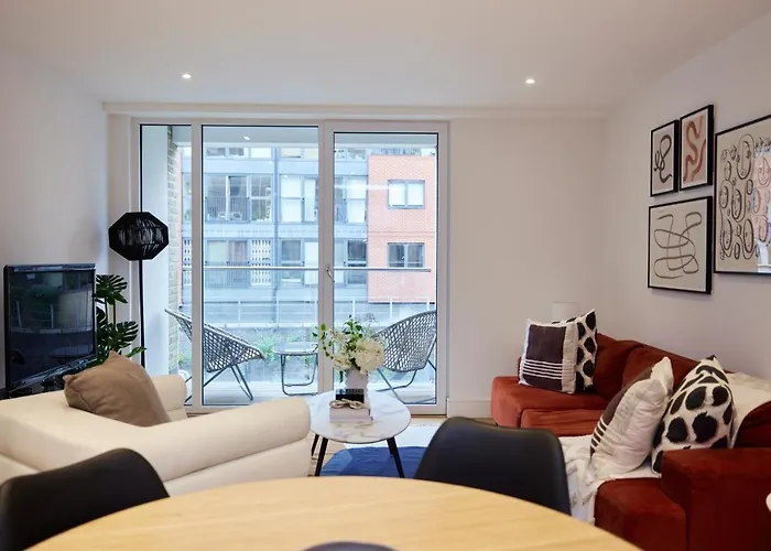 The Limehouse Cut Place - Spacious 2Bdr Flat With Balcony