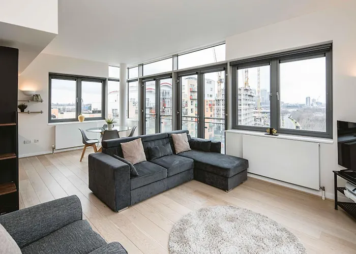 Beautiful Penthouse Apartment With Private Terrace In Greenwich Peninsula