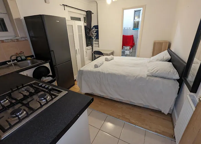 Stepney Green Self Contained Studio