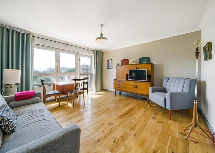 2 Bedroom Central London Apartment With Views