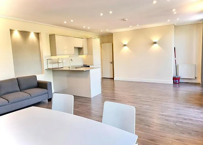 London Riverside Apartment Retreat