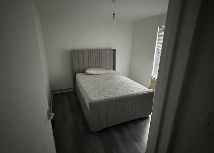 I Bed Flat By Southwark Park With Garden And 10 Min Walk To Bermondsey And Surrey Quays Station