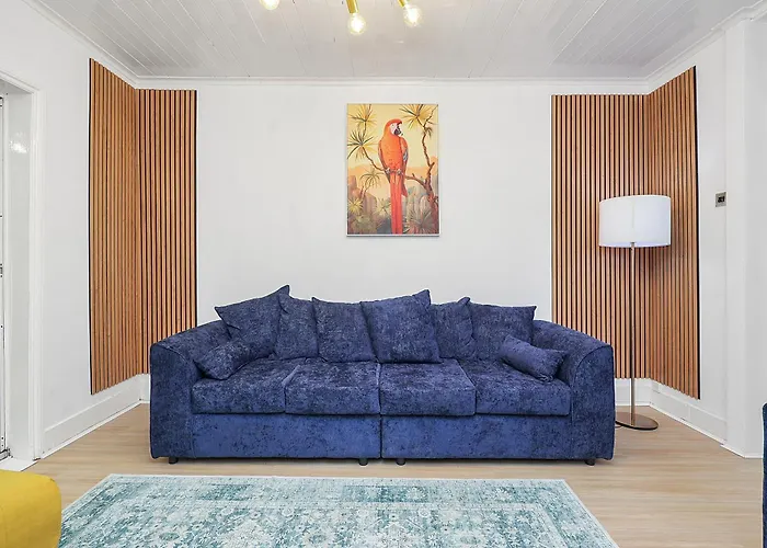 The Panel Guest House By Harlington