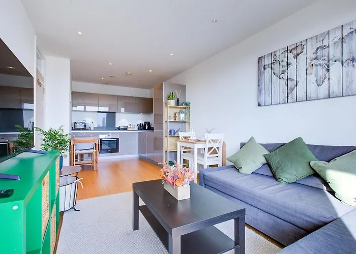 Modern 1-Bed Entire Apartment, London Zone 2