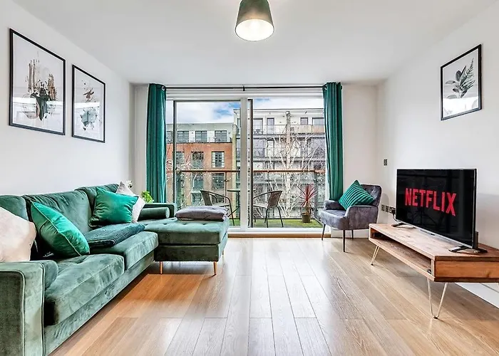 Stylish London Apt With Free Parking And Canal Views