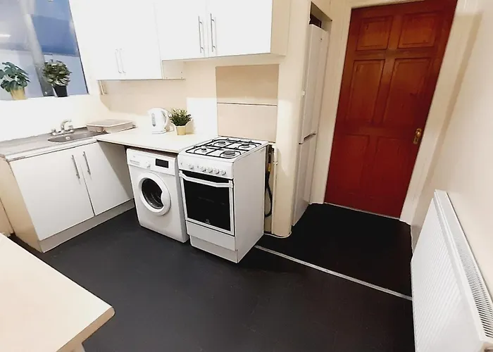 Shared House E11