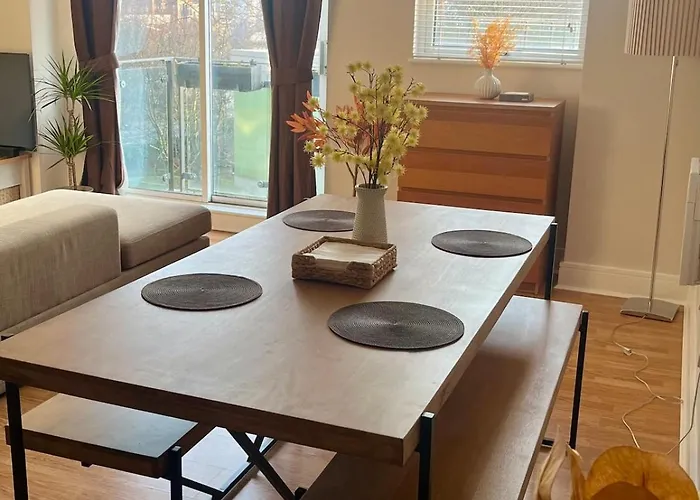 Limehouse Marina, London Large 2 Bed