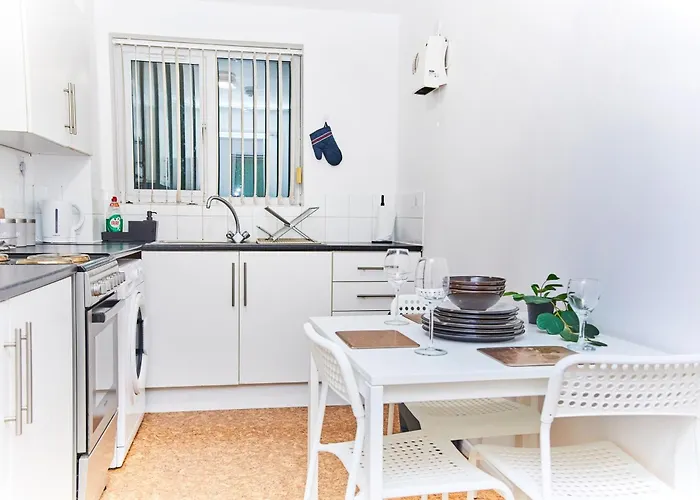 Emerald Apartments A Star Proximity