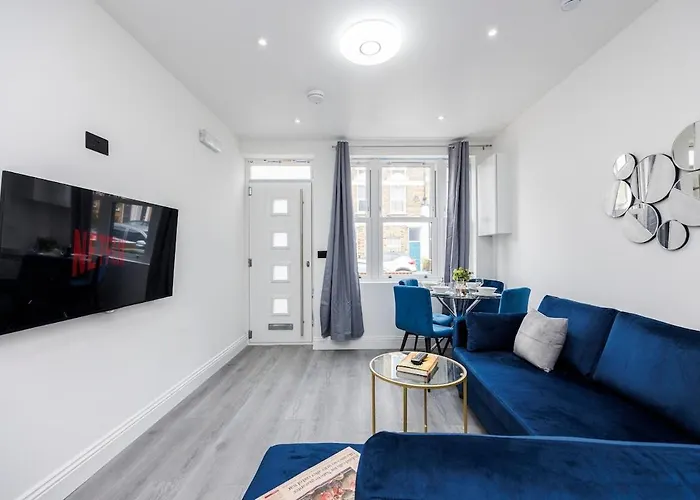 2 Bedroom Ground Floor Apartment In East Dulwich , Leisure Stays , Ideal For Long Stays Weekly & Monthly Offers