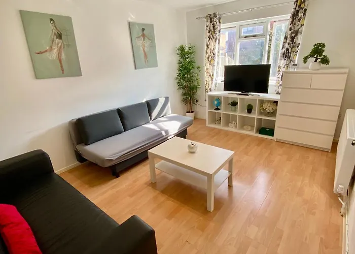 Cosy 3 Bedroom House Near Stratford,Olympic Park, E15