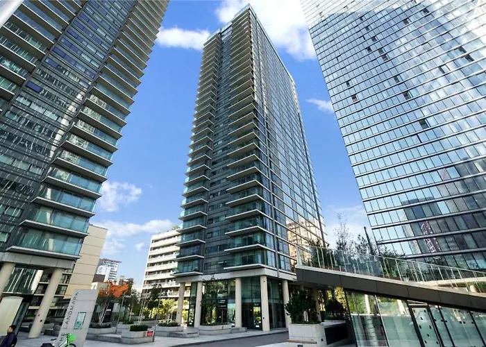 Luxe , Balcony , Gym , City Views , 5 Minutes To Station