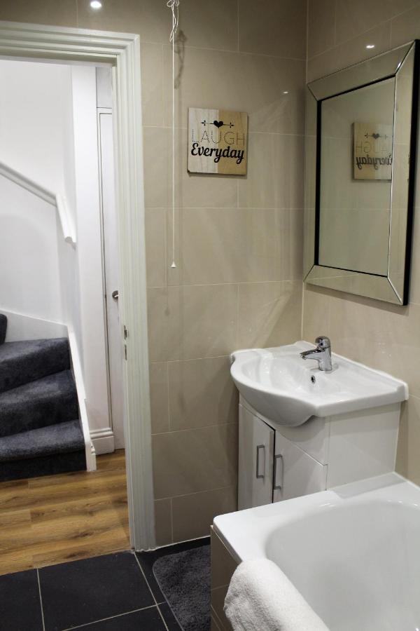 Modern 2 Bedroom In The Heart Of Greenwich Appartement