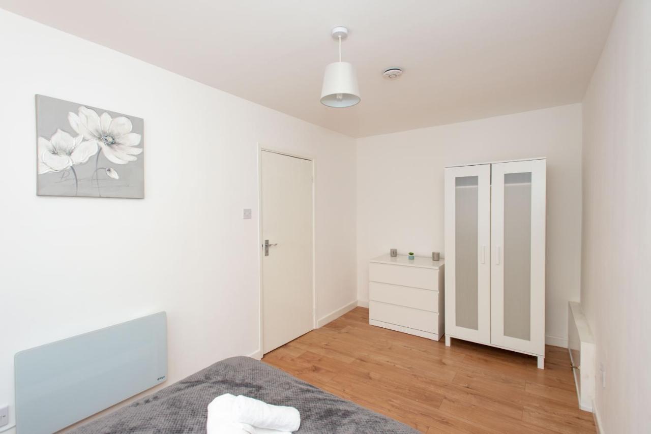 Stunning Four Bedroom House Close To Excel, O2 & With Free Parking Vakantiehuis