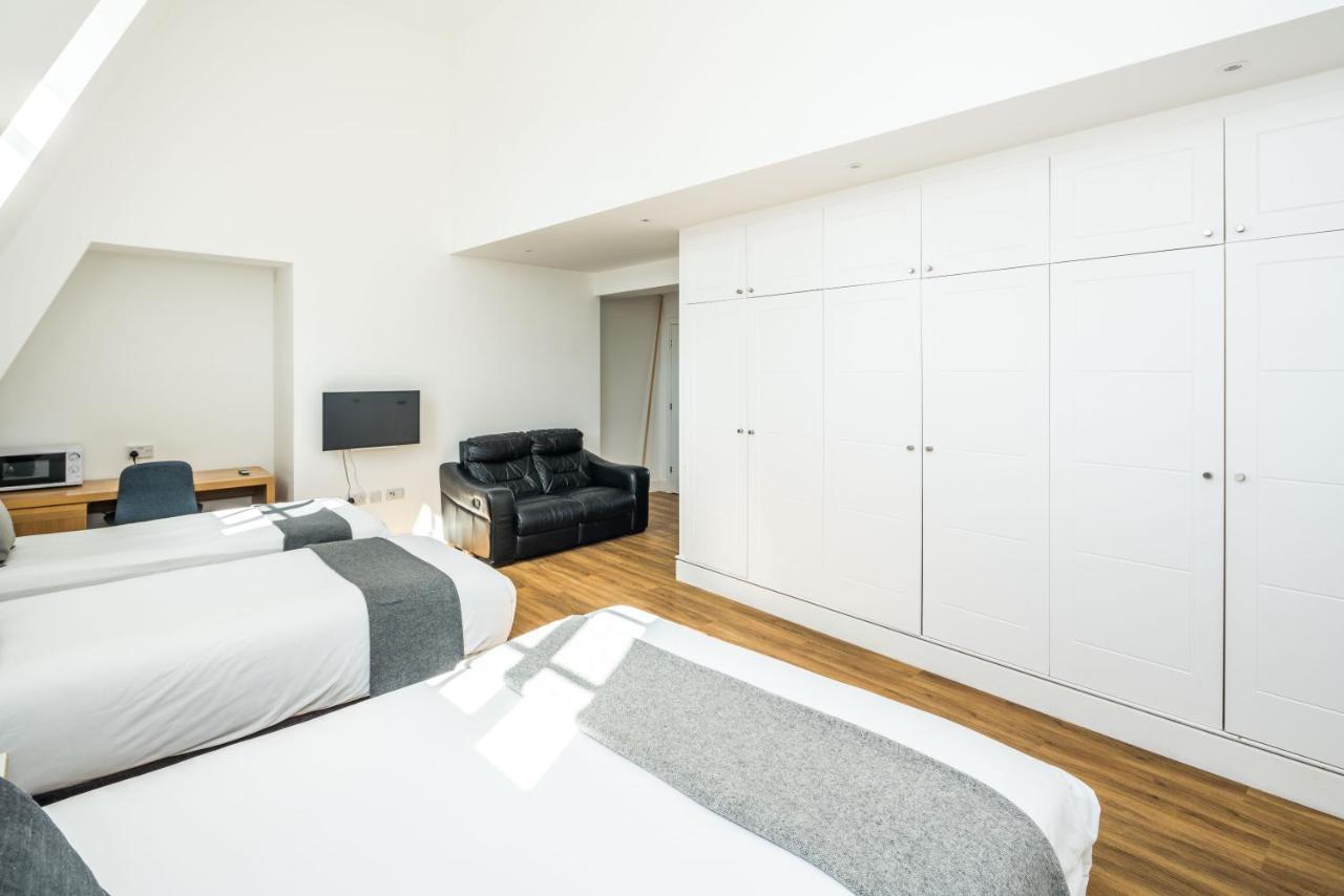Simple Hotel *