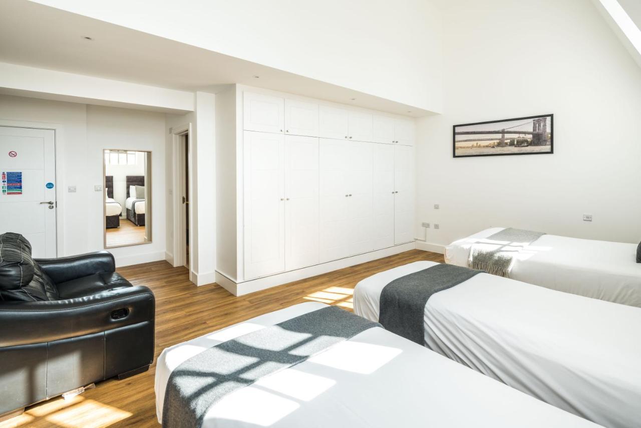 Simple Hotel