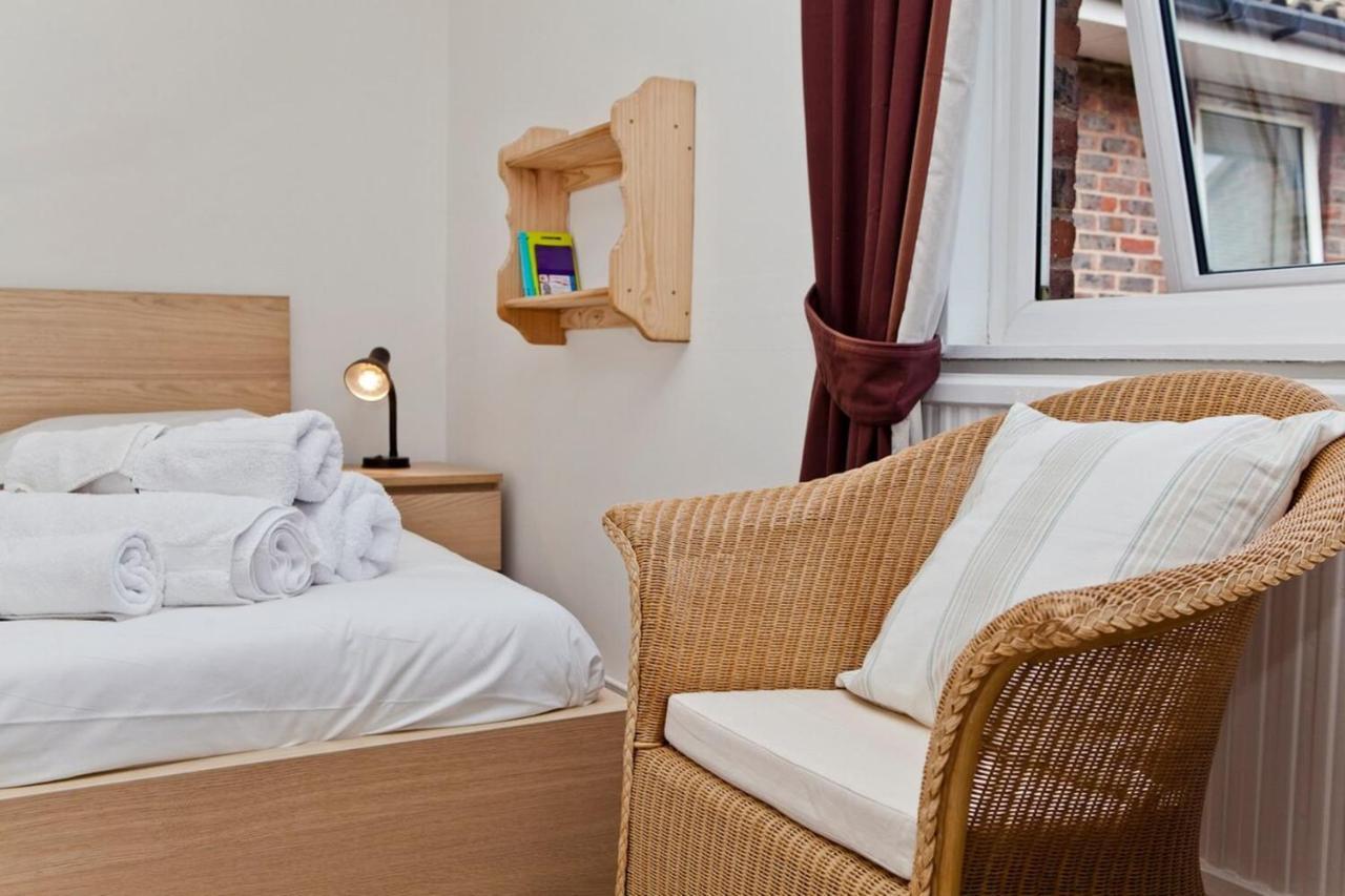 Warm East Sleeps 4 Apartment London
