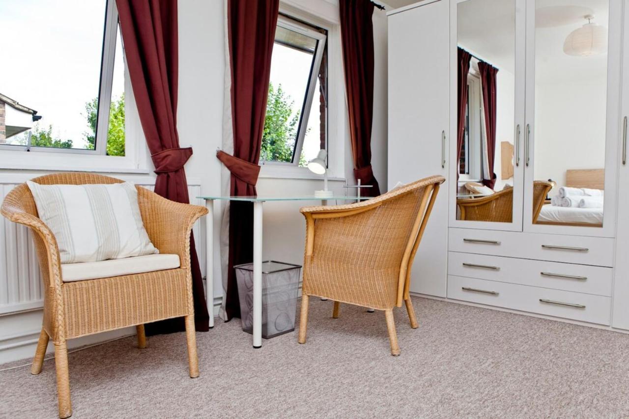 Warm East Sleeps 4 *